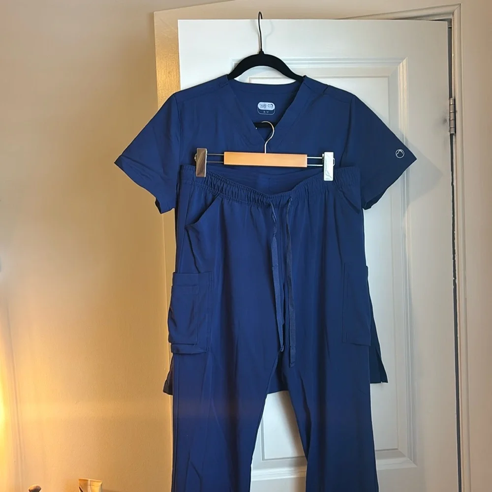 Health Pro Scrub Set - Picture 1 of 3
